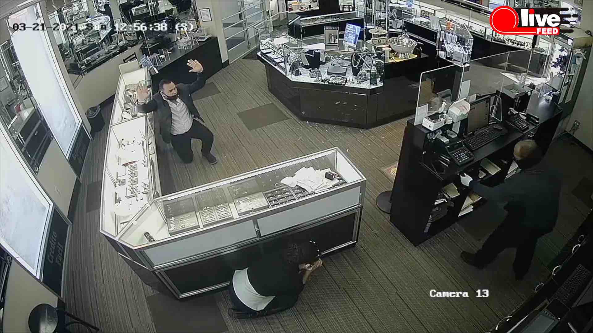 Surveillance video shows robbery of Jewelers Plaza in San Jose, CA | LiveFEED