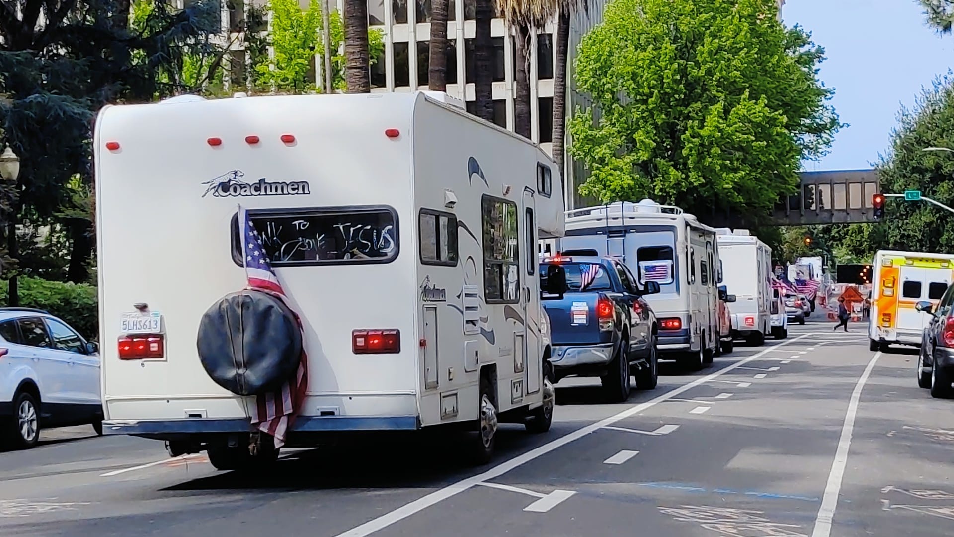 The People's Convoy and supporters gather in Sacramento, announce rallies to oppose the state's pandemic bills